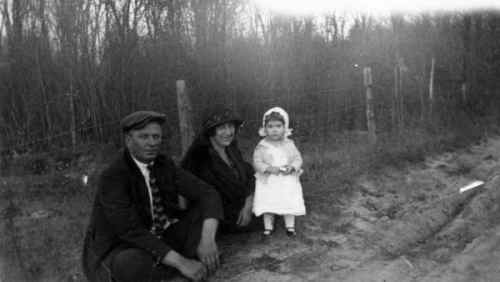 Arch and Alta Bostic with their daughter Velma (1924)